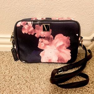 𝒱𝒾𝒸𝓉ℴ𝓇𝒾𝒶 𝓈 𝒮ℯ𝒸𝓇ℯ𝓉 𝒲ℴ𝓂ℯ𝓃𝓈 𝒞𝓇ℴ𝓈𝓈𝒷ℴ𝒹𝓎 ℬ𝒶𝑔